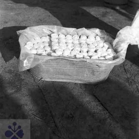 Výroba a hotové parenice. Priechod (okr. Zvolen), 1962. Archív negatívov Ústavu etnológie SAV v Bratislave. Foto: J. Podolák.