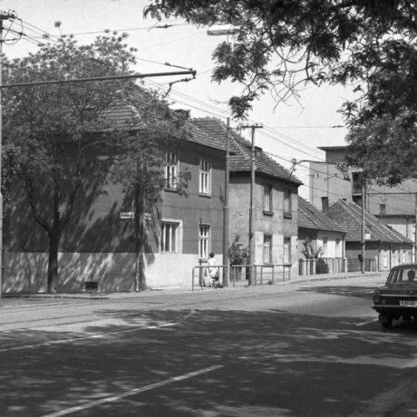 Robotnícka kolónia Klinger, Bratislave-Mlynské Nivy, 1974. Foto: Soňa Kovačevičová. Archív negatívov Ústavu etnológie SAV v Bratislave